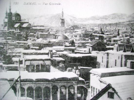 Damas en 1920 sous la neige