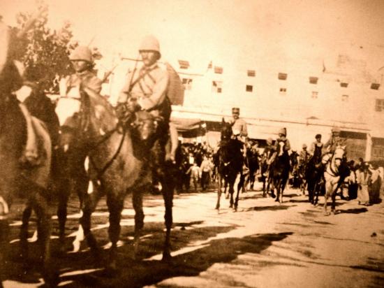Entrèe à Damas de la division du Général Goybet , le 25 Juillet 1920 , après le combat de Meyzeloun
