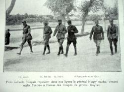 trois colonels francais reçoivent le général noury pacha venant régler entrèe à Damas des troupes du général Goybet.